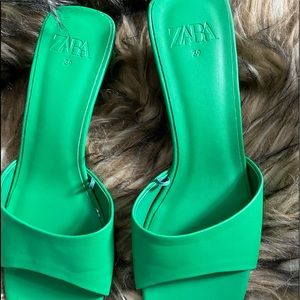 Great Zara flat sandals 🩴 size. Lightly worn. Good condition. See pics